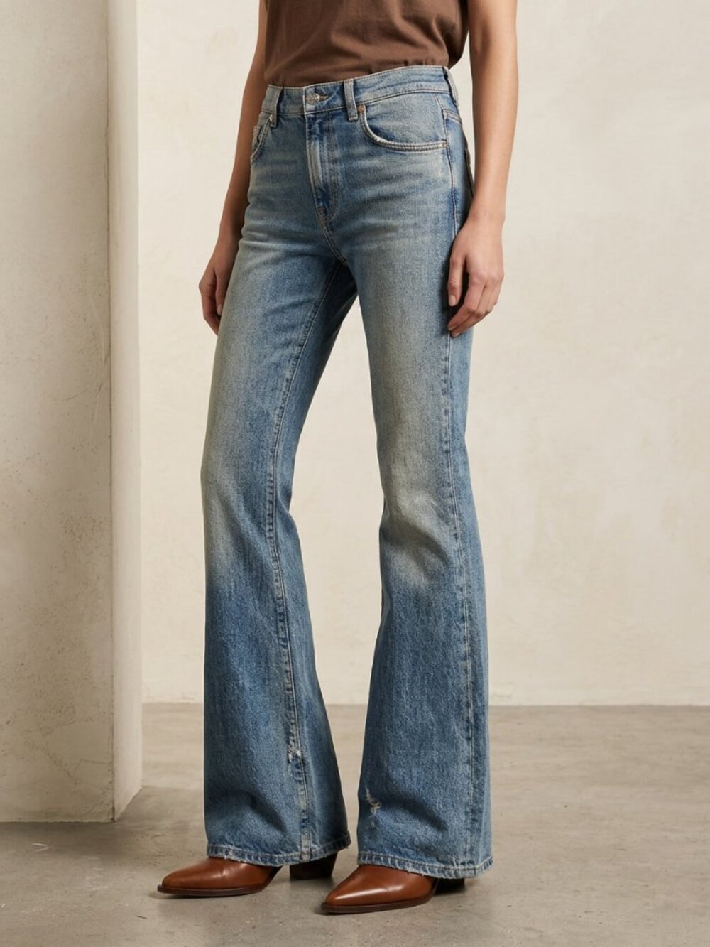 Citizens of Humanity Chloe Midrise Super Flare Distressed Size 29